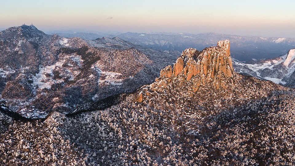 Pujiang Xianhua Mountain
