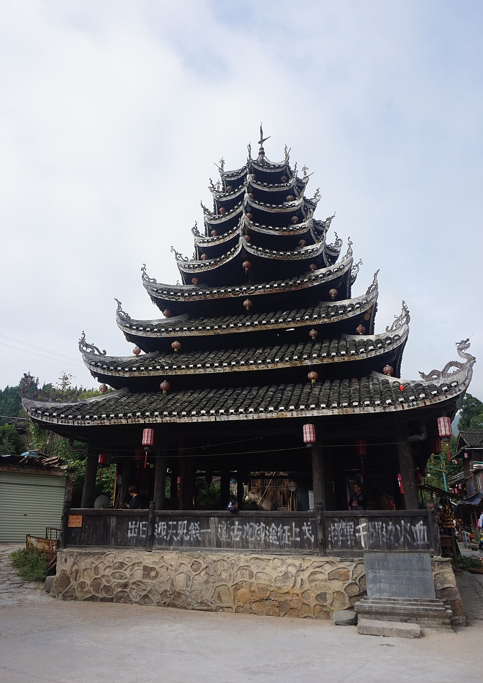 Hualin Wanshougu (Valley of Ten Thousand Beasts)