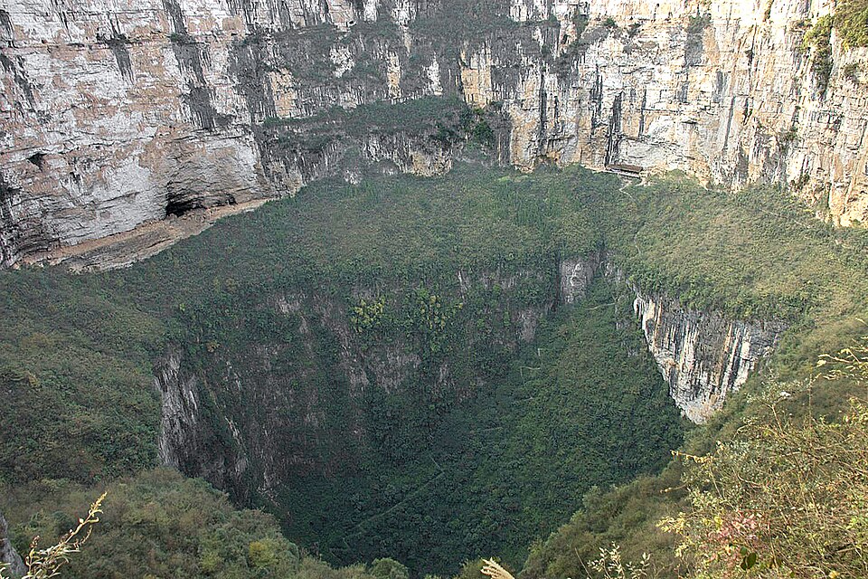 Fengjie Tiankeng Difeng (Xiaozhai Tiankeng & Earth Crack) Tourism Area