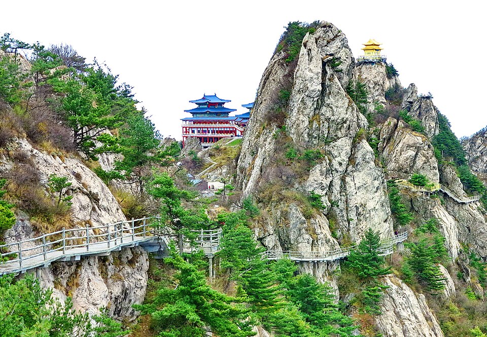 Mount Laojun - Jiguandong (Cockscomb Cave) Tourism Area